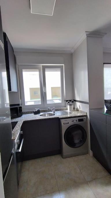 En Foz. Primera Linea Playa Rapadoira Apartment